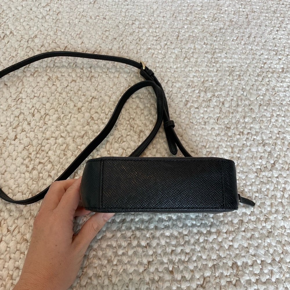 Cole Haan black leather small crossbody with adjustable strap - Picture 4 of 4